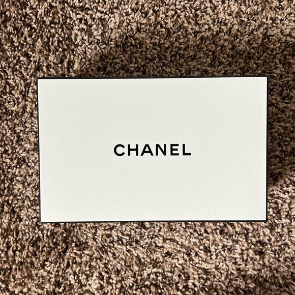 Chanel box with ribbon - Picture 4 of 5